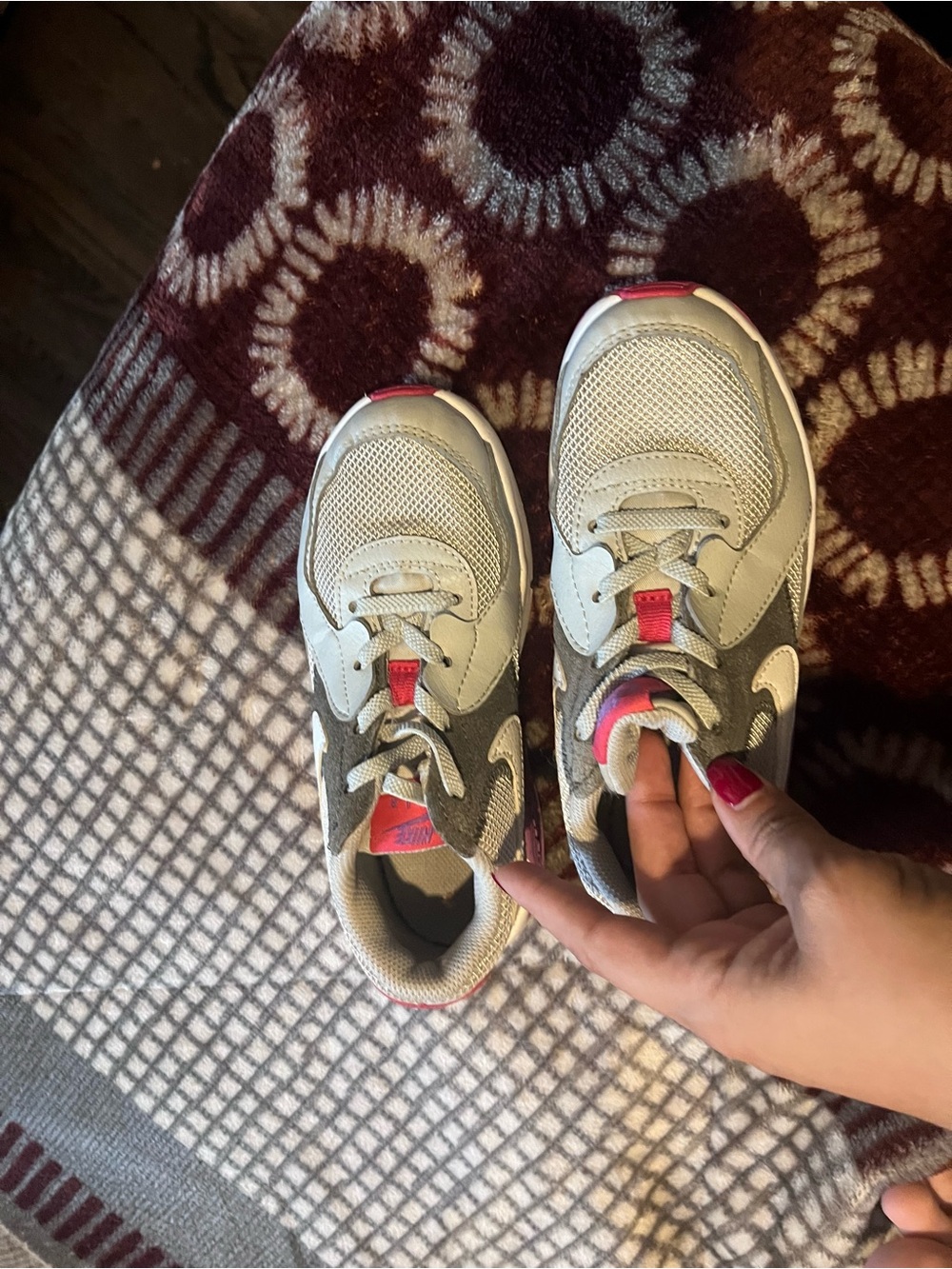 Nike Kids Sneakers in Light Gray and Pink